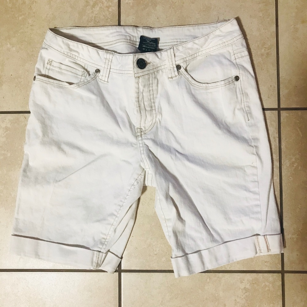 ✨Faded Glory✨ Women’s white shorts